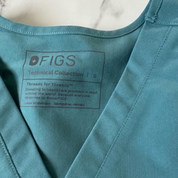 FIGS Hydrogreen Casma REMIX zip top Small - Picture 4 of 4